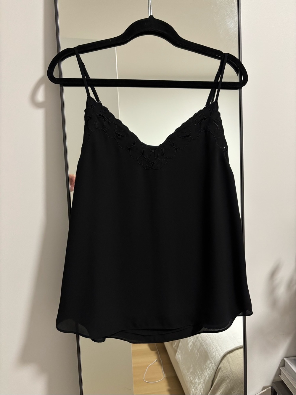 EUC Aritzia Babaton Everly Floral Trim Camisole Tank